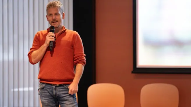 Prosjektleder Andreas Viumdal presenterer