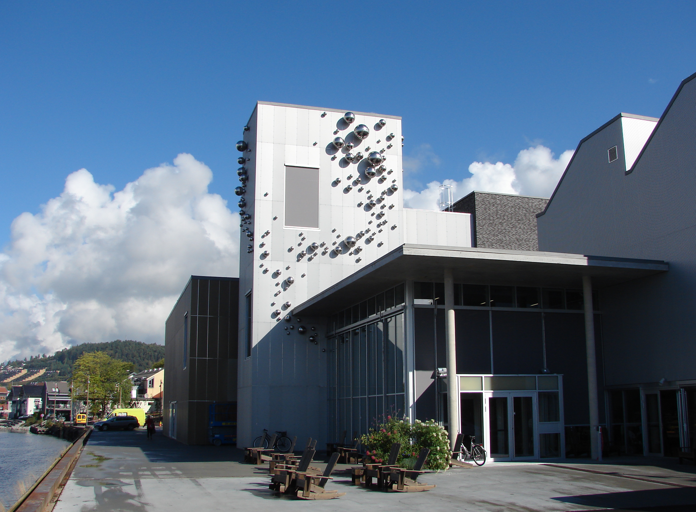 Bilde av kulturhuset Ælvespeilet